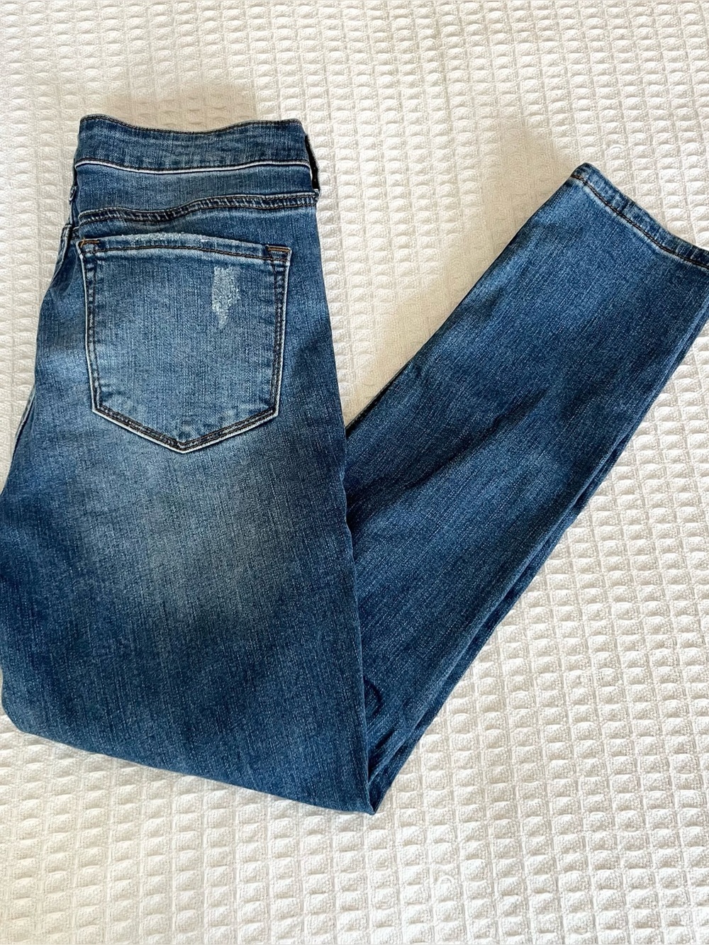 STS Blue Women’s Emma mid-rise medium Blue distressed Skinny Jeans size 28